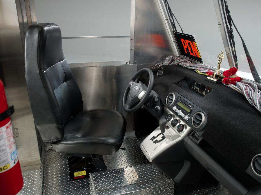Интерьер Scion xB by Kenton Parker 2008 года  (фото 4 из 13)